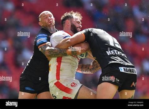 Alex Walmsley 8 Of St Helens In The Tackle Stock Photo Alamy