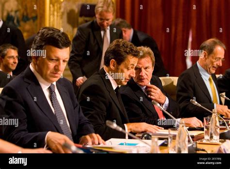 Pr Sident Nicolas Sarkozy Empf Ngt In Begleitung Des Franz Sischen