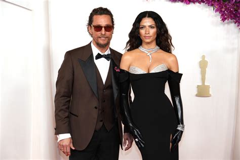 Matthew McConaughey’s wife hailed ‘best dressed’ at Oscars - Happy Santa