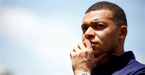 Il Real Madrid ufficializza il colpo dellanno Mbappé è un nuovo