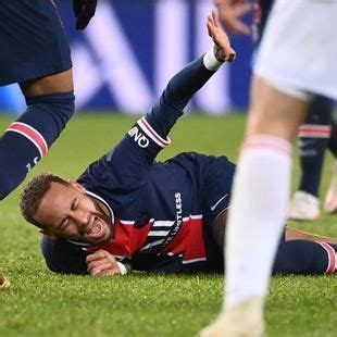 Neymar Stretchered Off As PSG Lose To Lyon TNT Sports