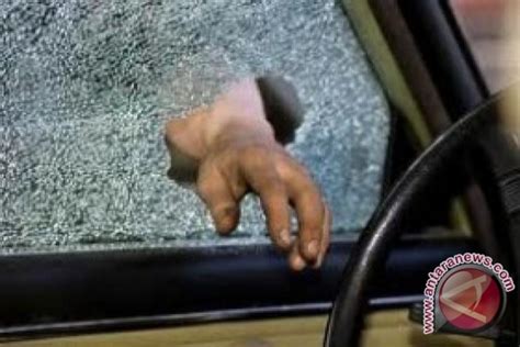 Pencuri Spesialis Pecah Kaca Mobil Ditangkap Polisi Di Kebon Jeruk