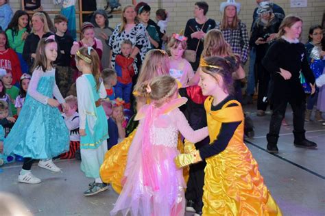 In Rothenstadt Steppt Der B R Kinderfasching Des Vfb Oberpfalzecho