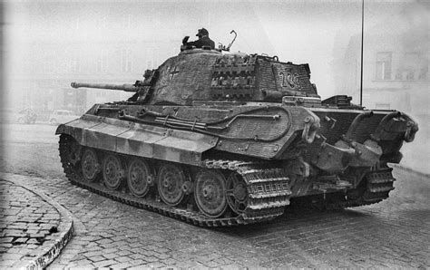 Немецкий танк Pz Kpfw VI Ausf B Тигр II 503 го танкового батальона