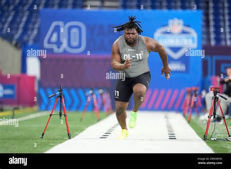 Texas A M Defensive Lineman Mckinnley Jackson Runs The Yard Dash At