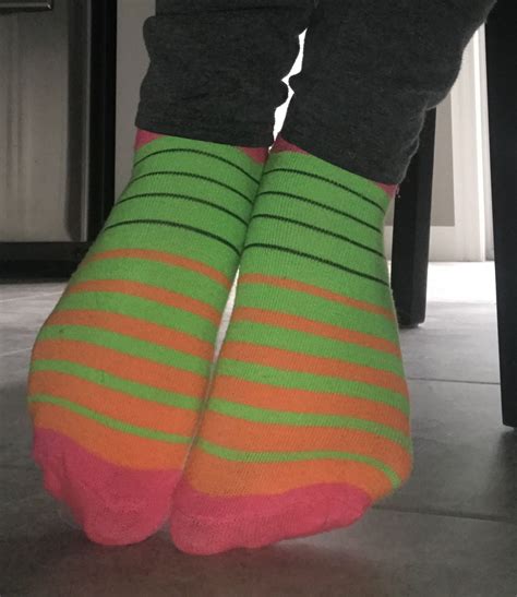 Pin De Chase Linken En Girls In Socks Calcetines De Colores Calcetines Bellezas