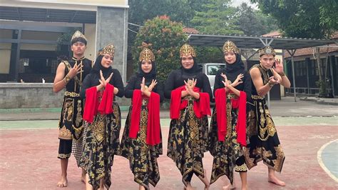 Tari Tradisional Kelompok 1 Seni Budaya Xi Mipa 7 Sman 1