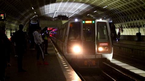 Wmata Metrorail Branch Avenue Bound Alstom 6000 Series Green Line Train L Enfant Plaza Youtube