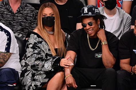 Beyonce Jay Z Cozy Up During Brooklyn Date Night Pics Billboard