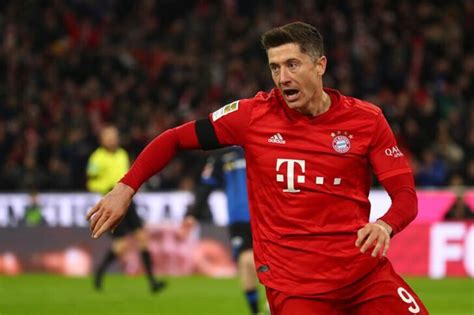 Robert Lewandowski Out For Four Weeks With Knee Injury Polish Star