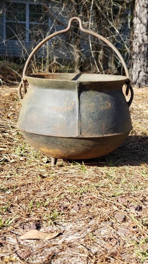 S Antique Cast Iron Cowboy Cauldron Kettle Pot Garden Etsy