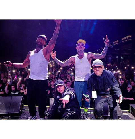 Vocalista e sex symbol dono de hit dos anos 2000 aparece irreconhecível ao ser preso por