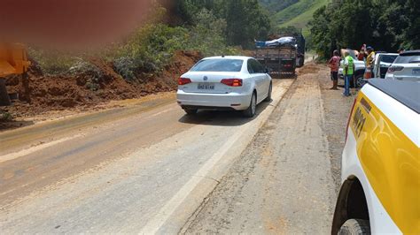 Parte da rodovia SC 350 em Alfredo Wagner é liberada após queda de barreira