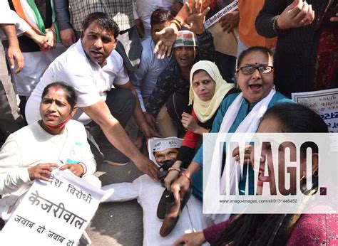 New Delhi India February 19 Congress Workers Burning Effigy Of Cm