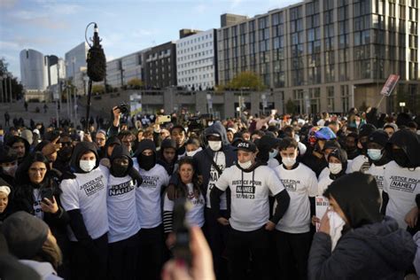 A La Manifestation Contre La Lib Ration Du Policier Ayant Tir Sur