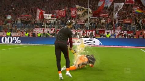 Espn Fc On Twitter Neuer Dodging Beer Showers Like A Pro 😂🍺 T