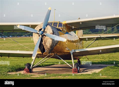 Vintage Retro Biplane Stock Photo Alamy