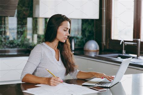 Business Woman With A Laptop With A Opened Screen Hoodoo Wallpaper