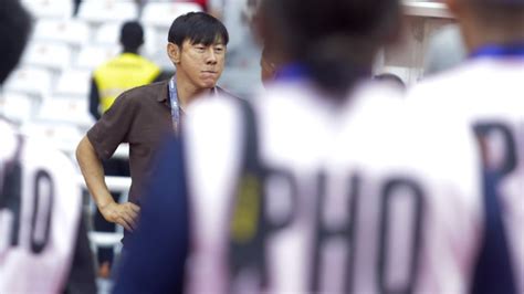 Foto Shin Tae Yong Bongkar Isi Protesnya Ke Wasit Playoff Olimpiade