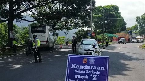 Jalur Utama Bandung Tasikmalaya Ramai Pemudik 10 Ribu Kendaraan