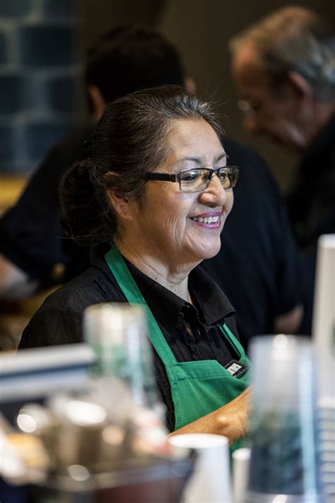 Starbucks Abre En M Xico Su Primer Cafeter A Operada Por Adultos