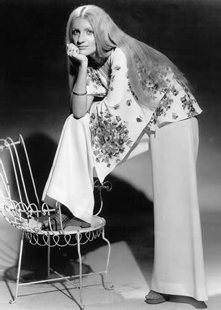 Hot Sexy Maureen McGovern Bikini Pics