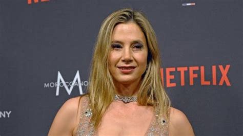 Mira Sorvino Net Worth – How She Became a Hollywood Icon