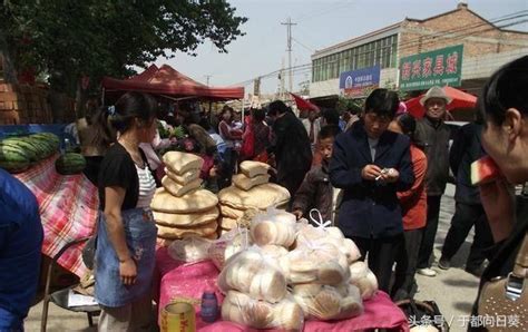 于都农村人赶集时场景，这一幕虽然简陋，却勾起在外打工人的回忆