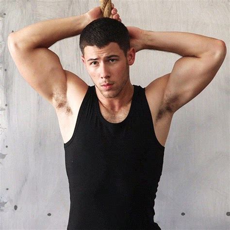 Nick Jonas Enseña Abdominales En Men´s Fitness Nick Jonas Ensaio Fotografico Masculino Cantores