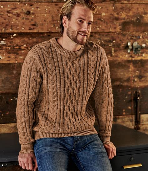 Goldbraun Pullover Mit Aranmuster Aus Reiner Wolle F R Herren