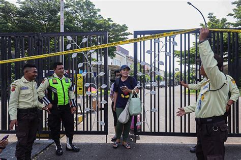 Warga Cluster Visalia Mengungsi Saat Penyisiran Sisa Ledakan Gudang Amunisi