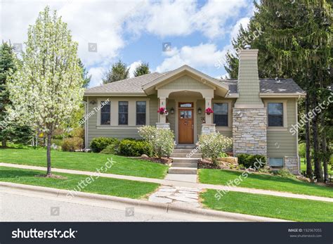 Craftsman Style Suburban Home Stock Photo 192967055 Shutterstock