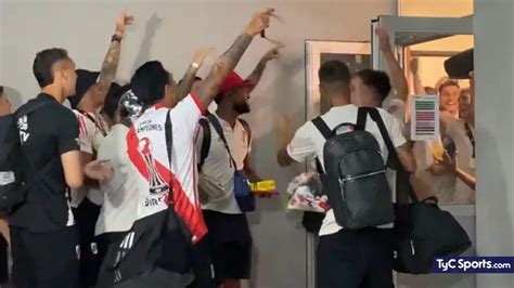 El Alocado Festejo De Los Jugadores De River Con Dedicatoria A Boca Tyc Sports