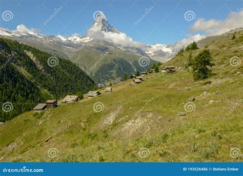 Paisaje Con Monte Matterhorn Sobre Zermatt En Los Alpes Suizos Foto De