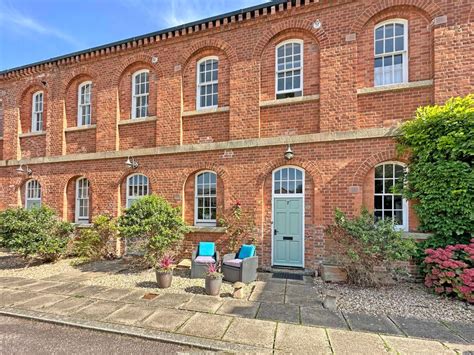 2 Bed Town House For Sale In Powderham Walk Exminster Exeter Ex6 £