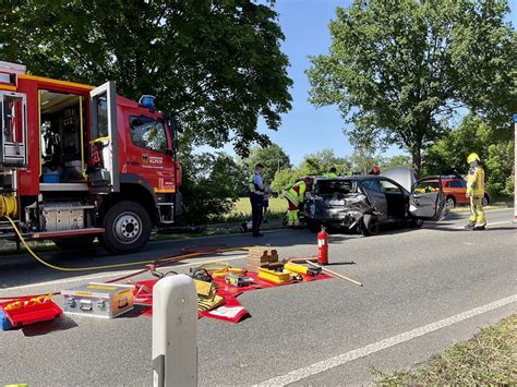 Fw Alpen Drei Verletzte Personen Nach Auffahrunfall Mit Einem Bus