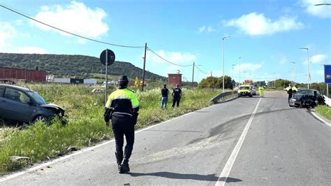 Versuchter Mord Mann rammt Auto von Ex Partnerin um sie zu töten