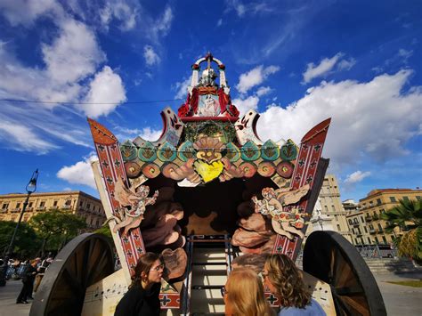 Palermo Il Carro Di Santa Rosalia Al Politeama A Natale Dalla Rosa