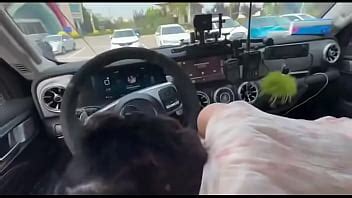 Den großen Schwanz eines Single Mannes öffentlich im Auto essen XVIDEOS