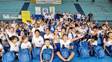 Estudantes Recebem Uniformes Do Programa Aabb Comunidade Jornal Boa