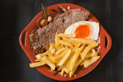 Bitoque à Portuguesa um prato tão nosso Receita Sabores