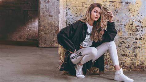 Pozitivno Ao Ao Diskurs Reebok Photoshoot Razdvojite Se Poklon Pora En