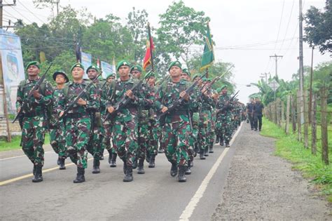 Pangdam XVIIIKasuari Prajurit Infanteri Dengan Rakyat Cerminan Jati