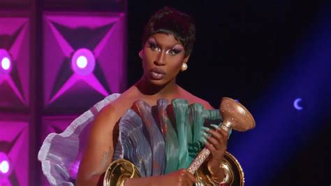 Shea Couleé Blocks Queen Using Platinum Plunger Twist Rupauls Drag