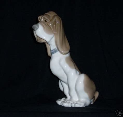 Nao Lladro Lazy Droopy Bloodhound Dog Sitting Figurine 32662704