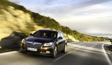 Opel Insignia Sports Tourer 2 0 CDΤΙ Auto Η diesel πλευρά του