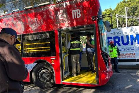 Metrob S Choca Contra Autom Vil En Alcald A Cuauht Moc Cdmx