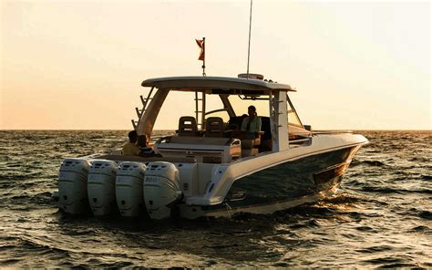 2020 Boston Whaler 420 Outrage - Photo Gallery - The Boat Guide