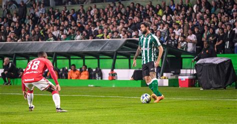 Meia do Coritiba sofre nova lesão e deve ser desfalque pelos próximos jogos