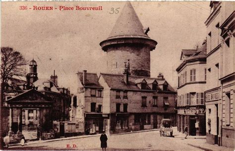 Najac Rue du Centre et le Chateau à Najac